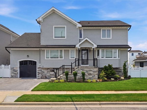 905 S 6th Street , Lindenhurst, NY 11757