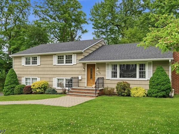 43 Oakland Ave, West Caldwell, NJ 07006