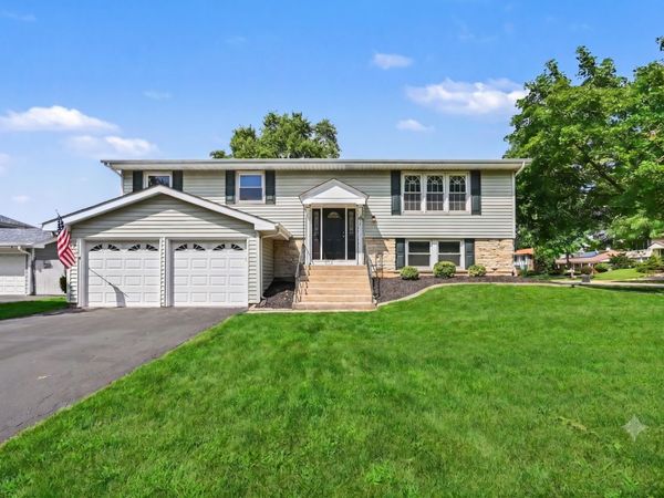 101 S Lancaster Drive , Bolingbrook, IL 60440