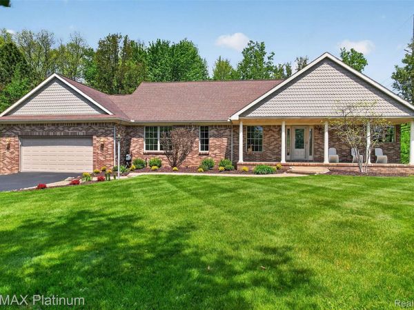 59360 Foxpointe Lane , South Lyon, Mi 48178