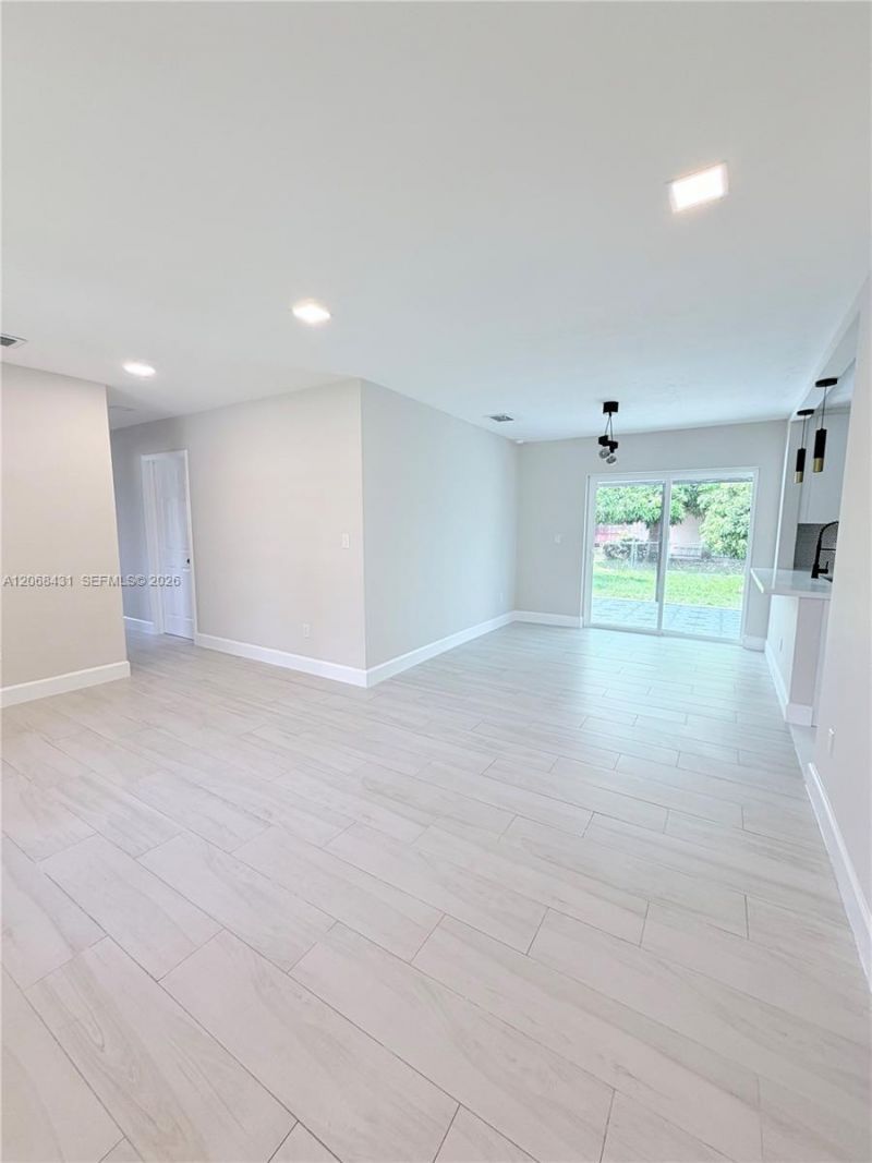 4492 NW 180th St , Miami Gardens, FL 33055 Photo