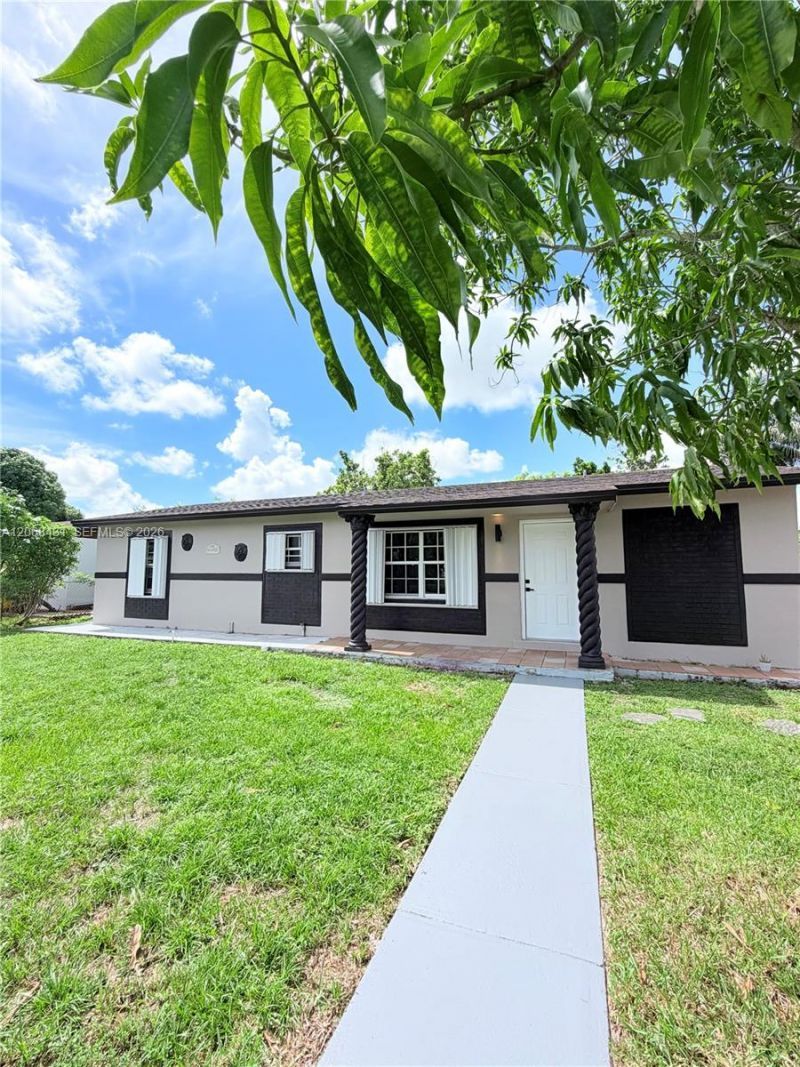 4492 NW 180th St , Miami Gardens, FL 33055 Photo