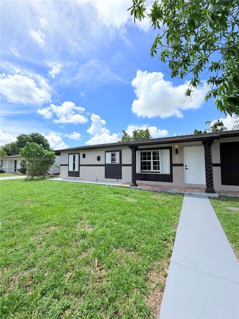 4492 NW 180th St , Miami Gardens, FL 33055 Photo