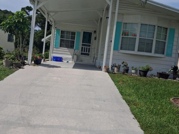 8 Novedades, Port St. Lucie, FL 34952