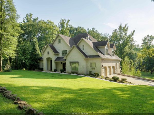 529 Riverbend Pl, Florence, AL 35630