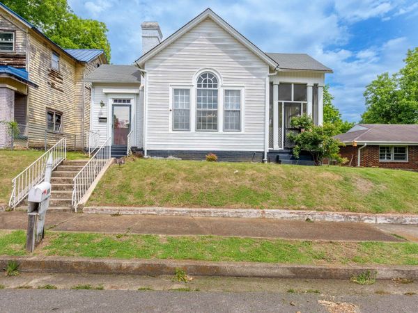 1104 Nashville Ave, Sheffield, AL 35660