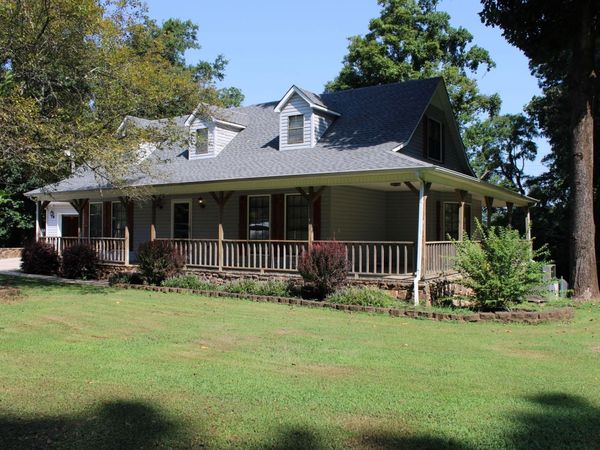 207 Martin Dr, Muscle Shoals, AL 35661