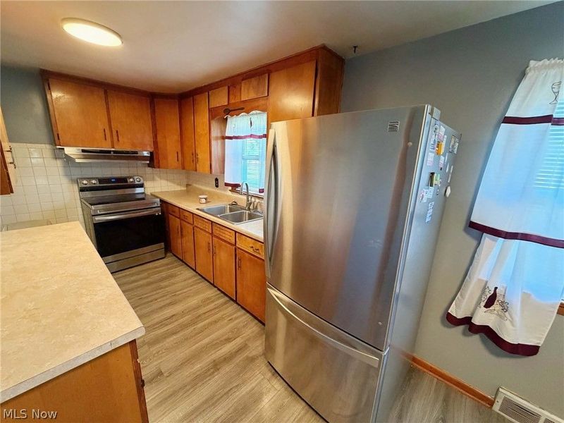 4284 Swallen Avenue , Louisville, OH 44641 Photo 12