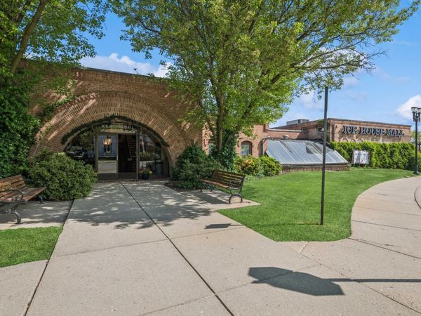200 Applebee Street , Barrington, IL 60010