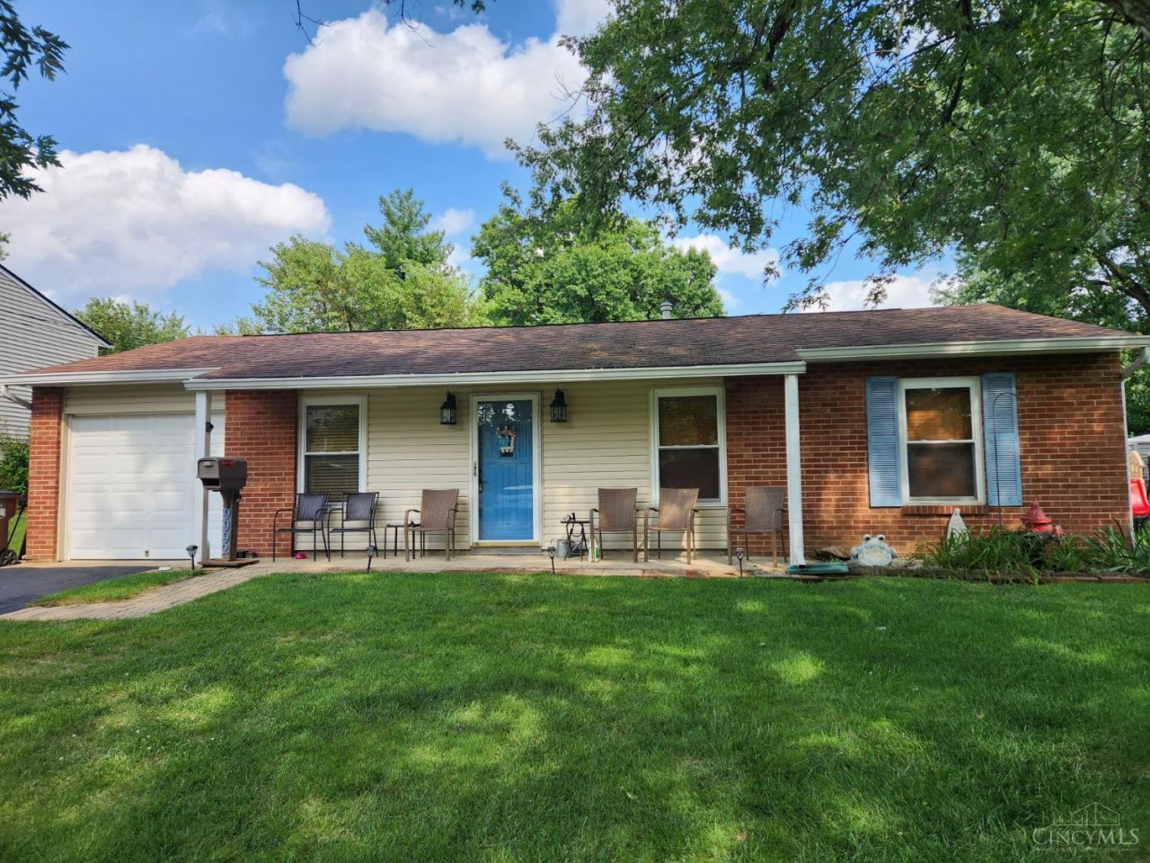 9992 Dunraven Drive, Cincinnati, OH 45251 Main Photo