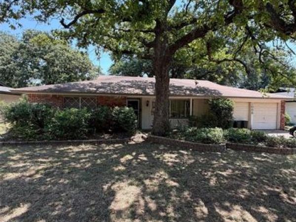 1008 Keith Drive, Hurst, TX 76053