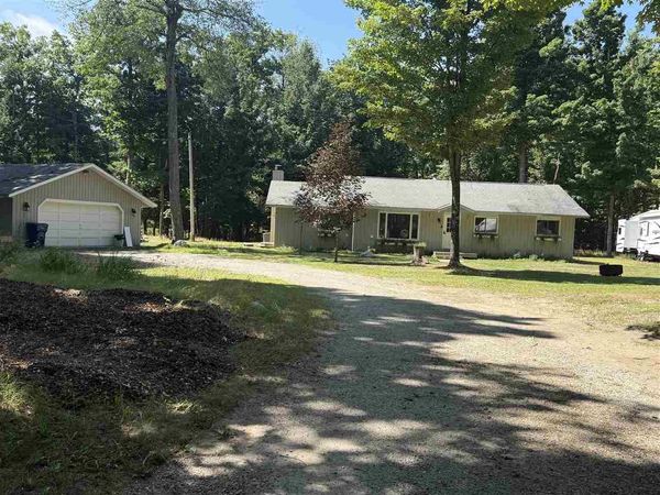 7640 RIDGE Road, Harbor Springs, MI 49740