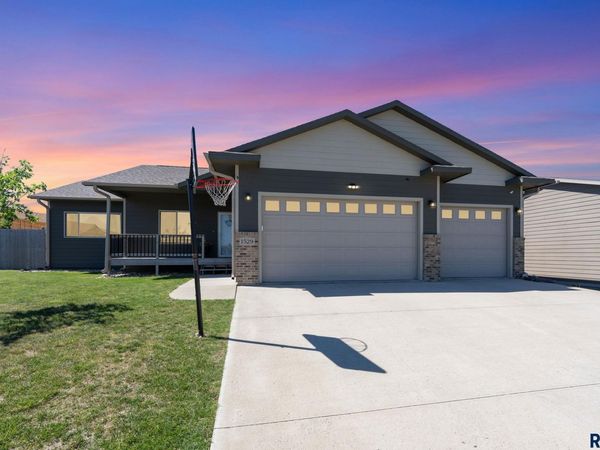 1529 E Gold Dust St, Sioux Falls, SD 57104