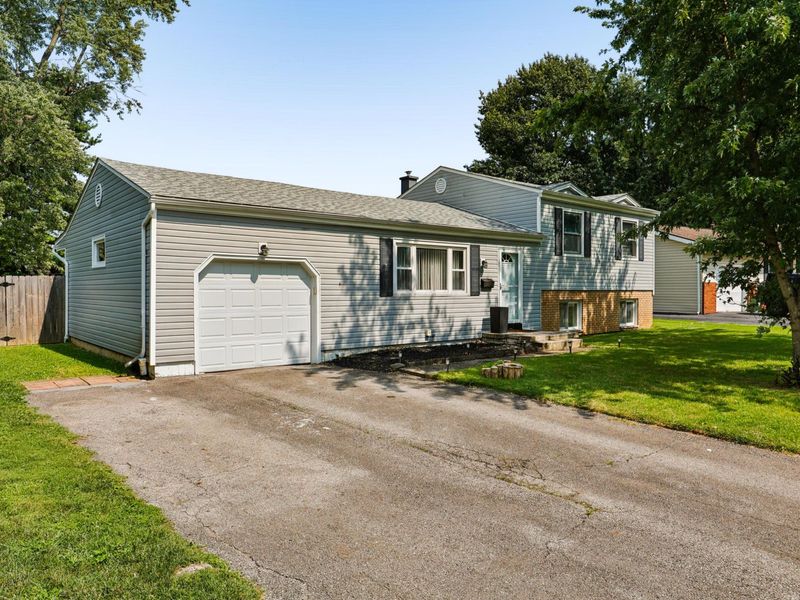 866 Hunt Valley Drive , Reynoldsburg, OH 43068 Photo 2