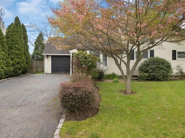 26 Carriage Lane , Levittown, NY 11756
