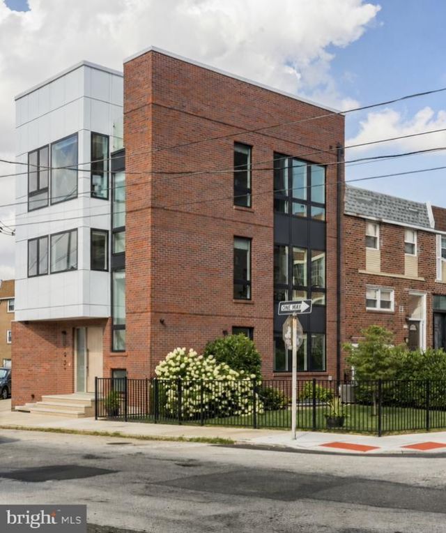 527 Brown Street, Philadelphia, PA 19123 Main Photo