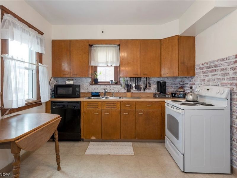 9817 Robinson Avenue, Garfield Heights, OH 44125 Photo 13