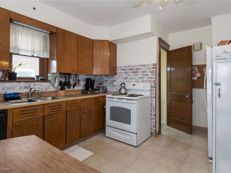 9817 Robinson Avenue, Garfield Heights, OH 44125 Photo 14