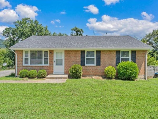 725 Ramada RD , Vinton, VA 24179