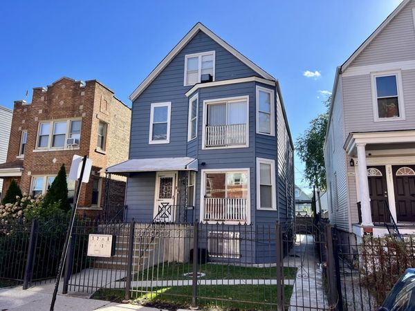 2915 N Lawndale Avenue , Chicago, IL 60618