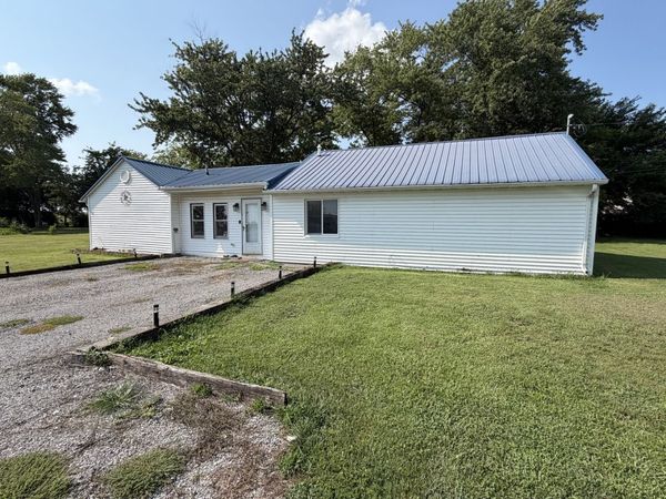 5789 State Route 154 Highway , Pinckneyville, IL 62274