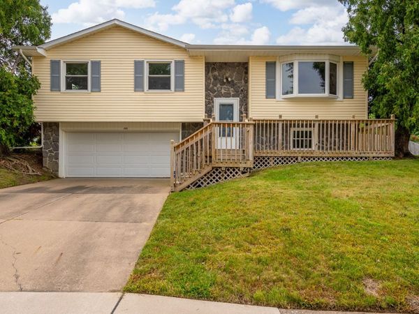 4105 Greenway Drive , Davenport, IA 52804