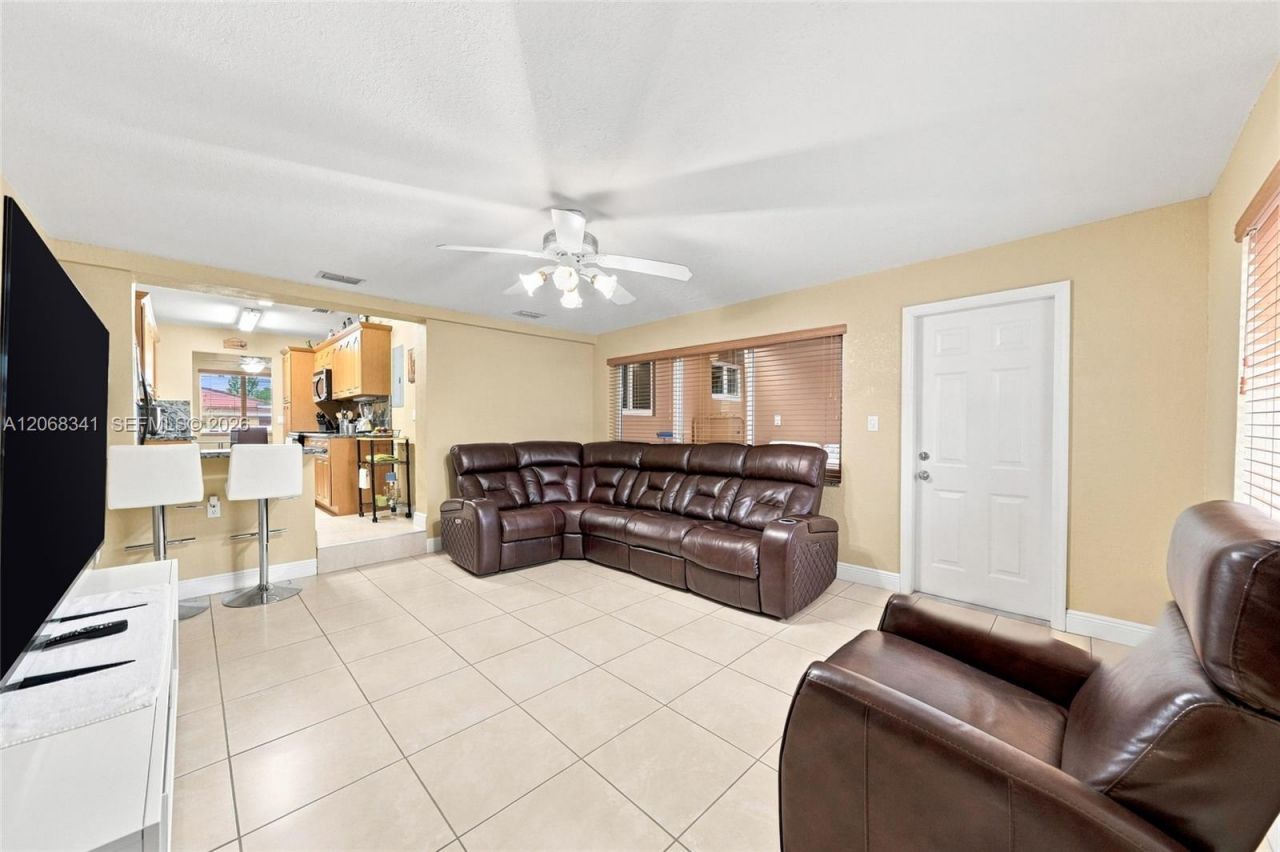 3180 W 3rd Ave, Hialeah, FL 33012 Photo