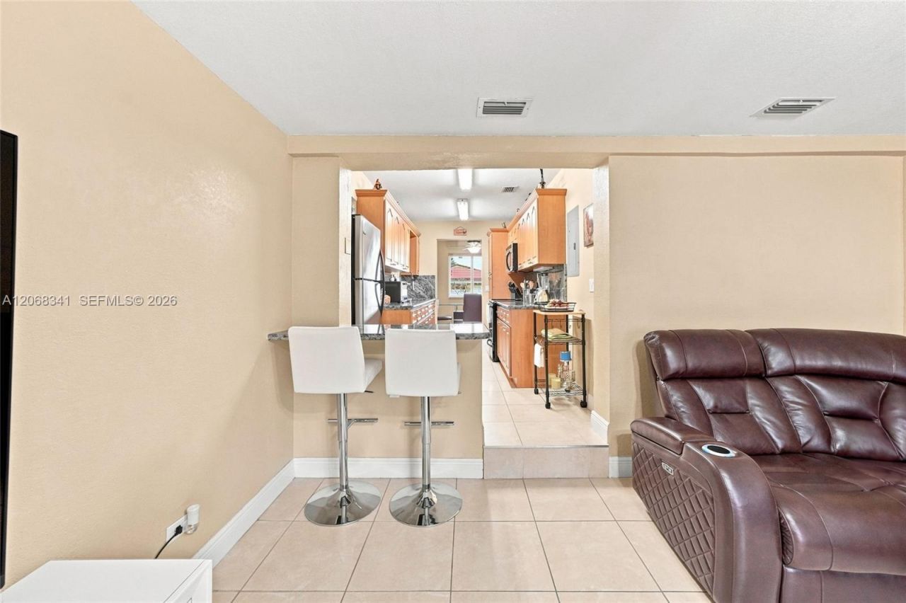 3180 W 3rd Ave, Hialeah, FL 33012 Photo