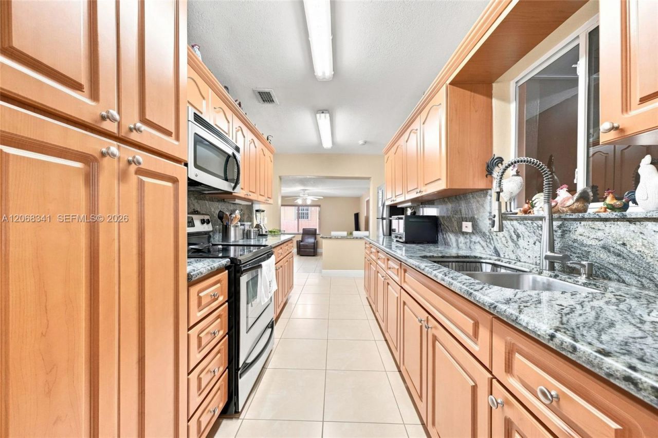 3180 W 3rd Ave, Hialeah, FL 33012 Photo