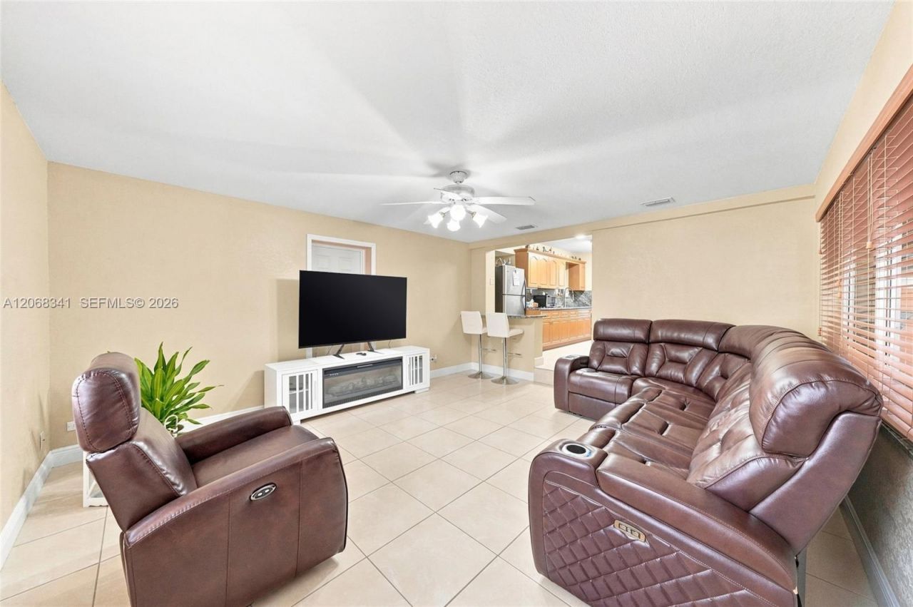 3180 W 3rd Ave, Hialeah, FL 33012 Photo