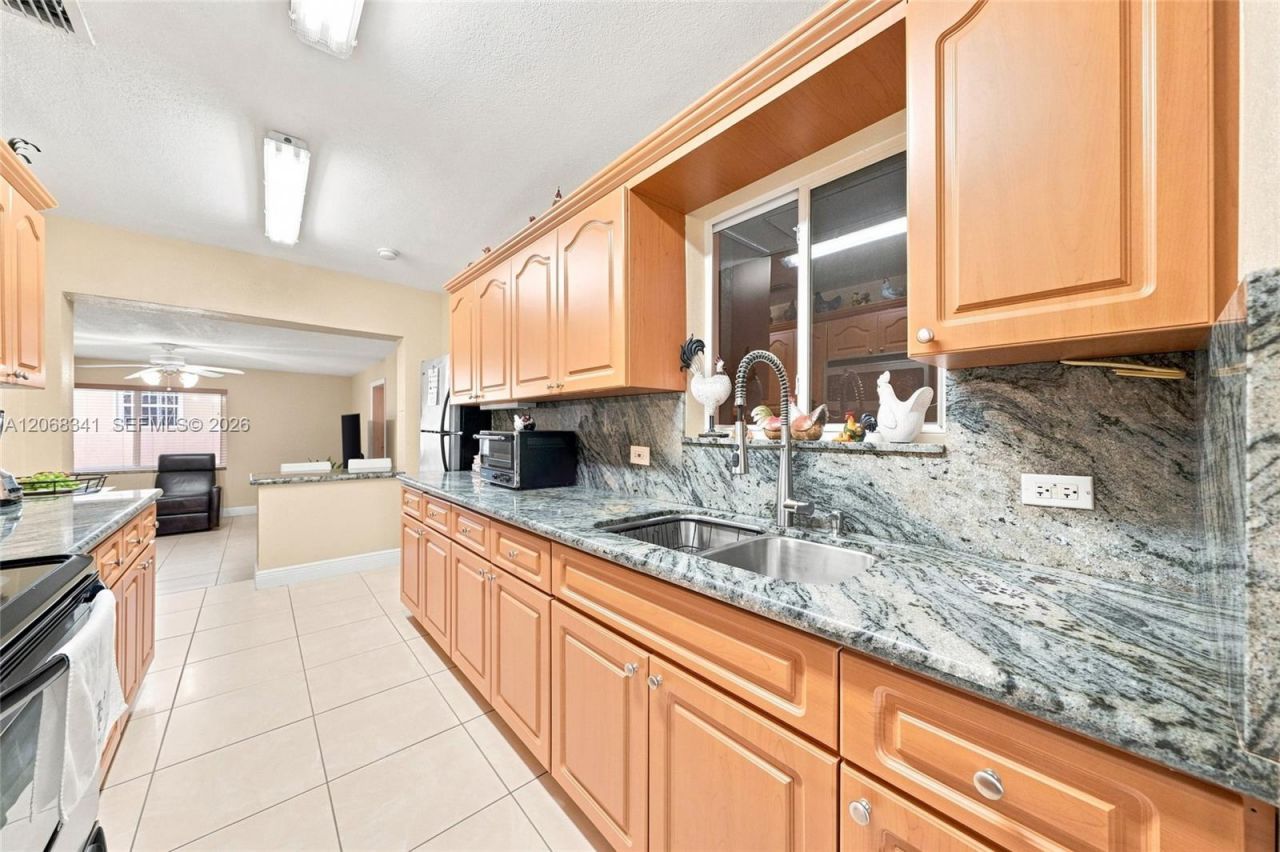 3180 W 3rd Ave, Hialeah, FL 33012 Photo