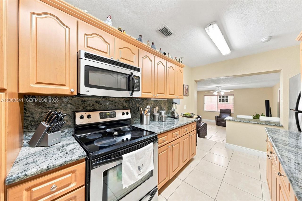 3180 W 3rd Ave, Hialeah, FL 33012 Photo
