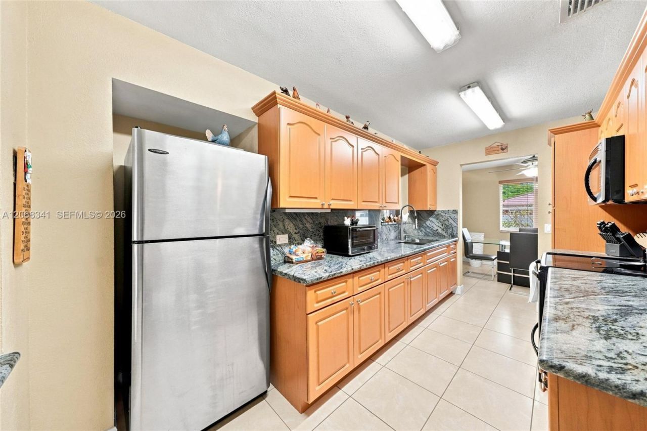 3180 W 3rd Ave, Hialeah, FL 33012 Photo