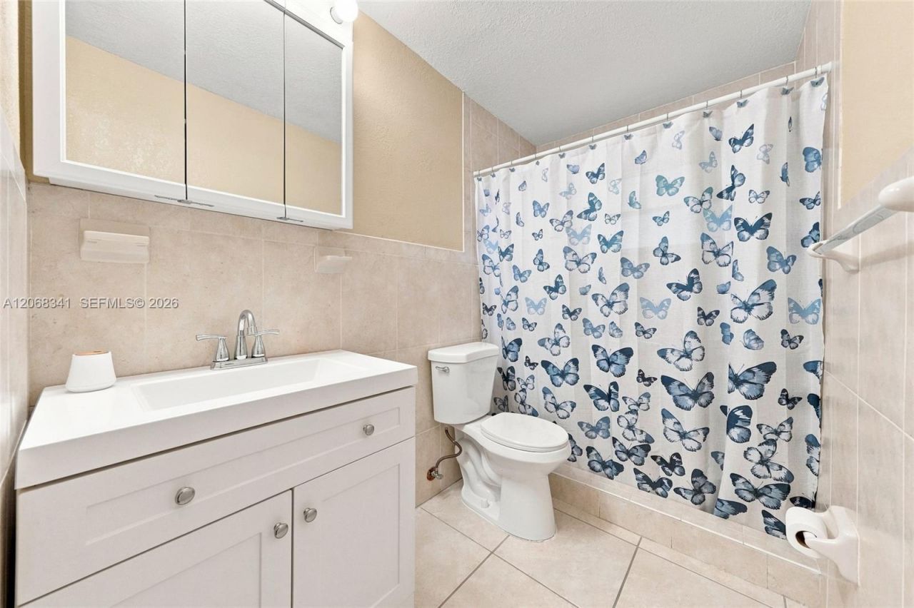 3180 W 3rd Ave, Hialeah, FL 33012 Photo