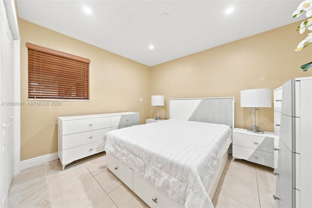 3180 W 3rd Ave, Hialeah, FL 33012 Photo