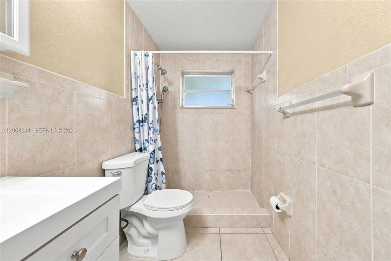 3180 W 3rd Ave, Hialeah, FL 33012 Photo