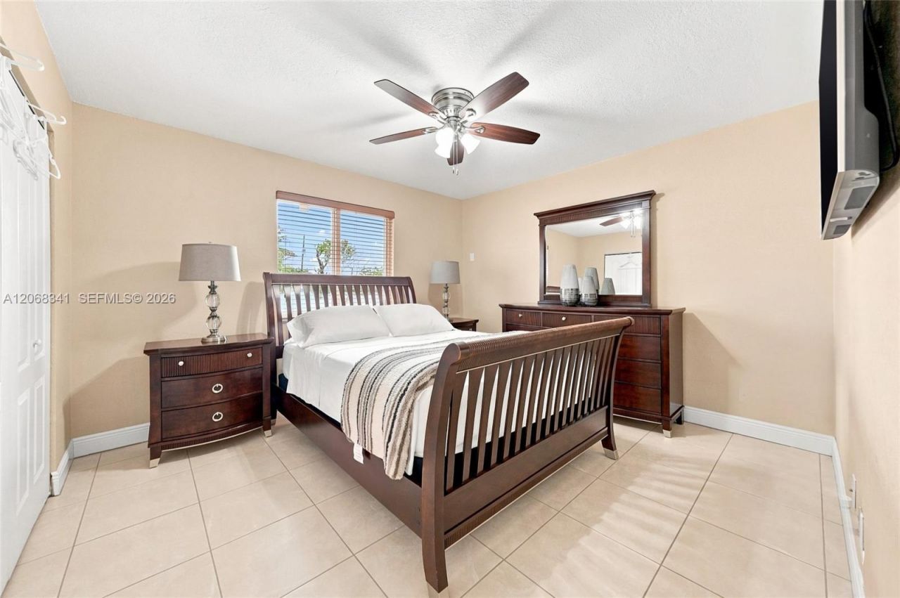 3180 W 3rd Ave, Hialeah, FL 33012 Photo