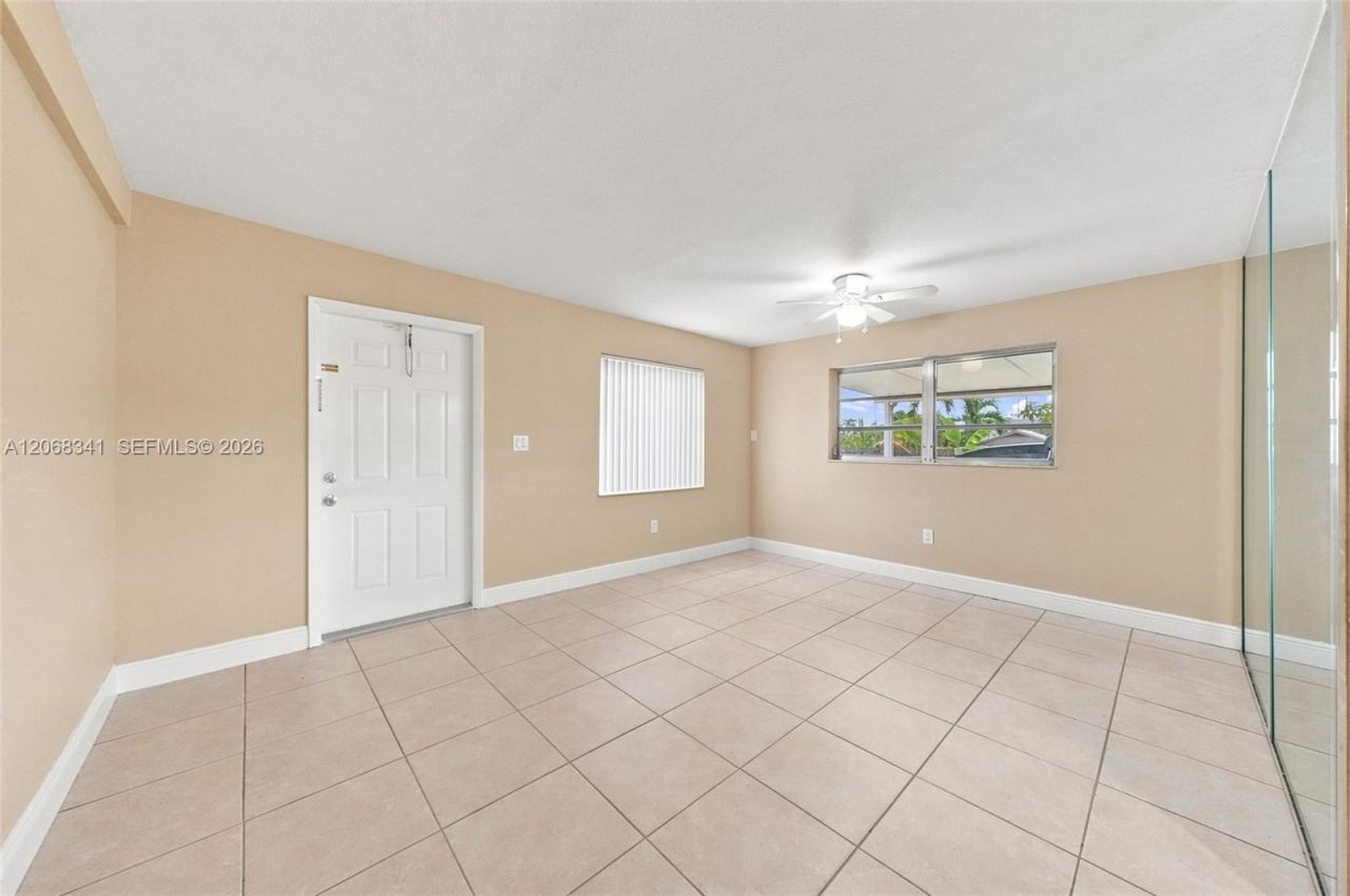 3180 W 3rd Ave, Hialeah, FL 33012 Photo