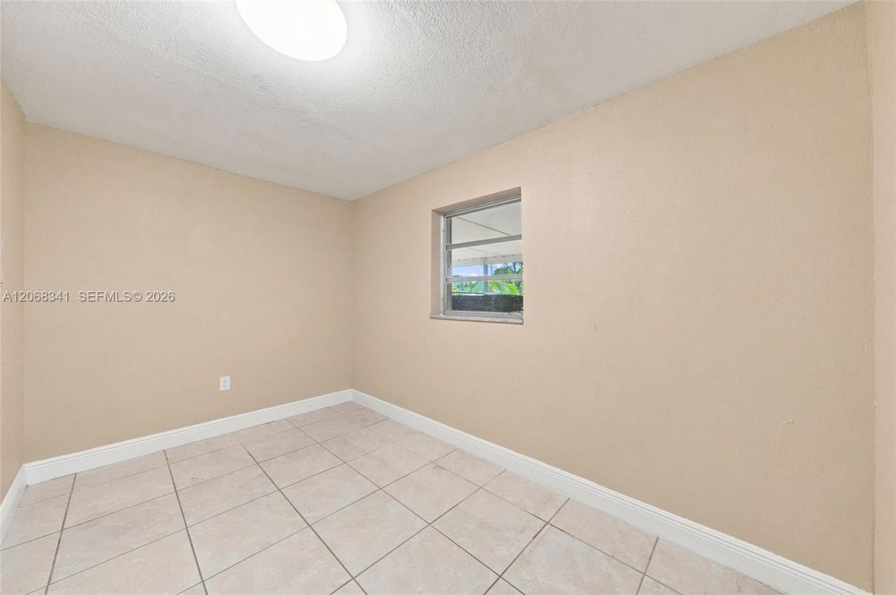3180 W 3rd Ave, Hialeah, FL 33012 Photo