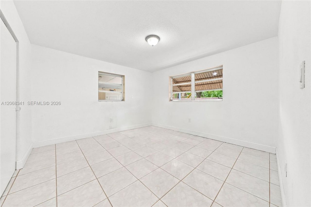 3180 W 3rd Ave, Hialeah, FL 33012 Photo
