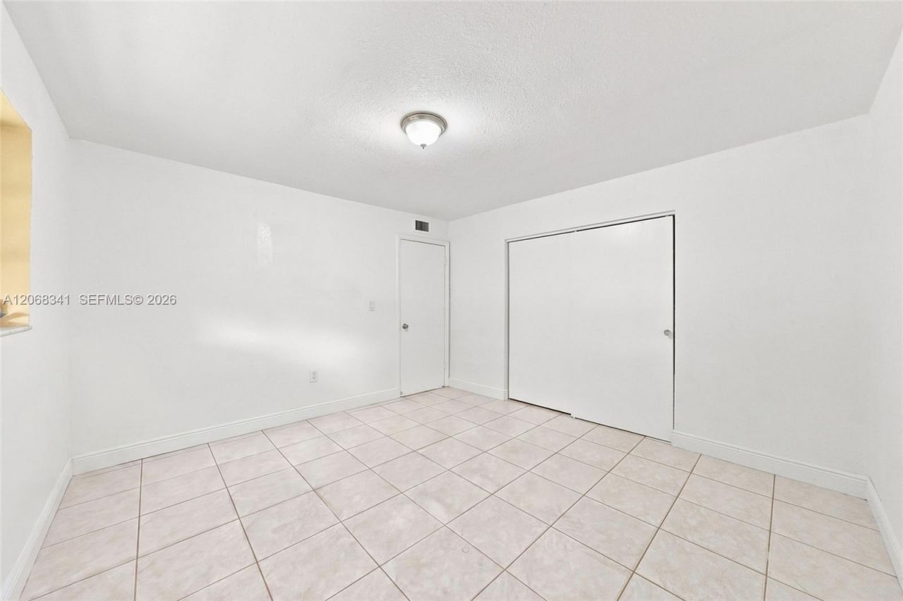 3180 W 3rd Ave, Hialeah, FL 33012 Photo