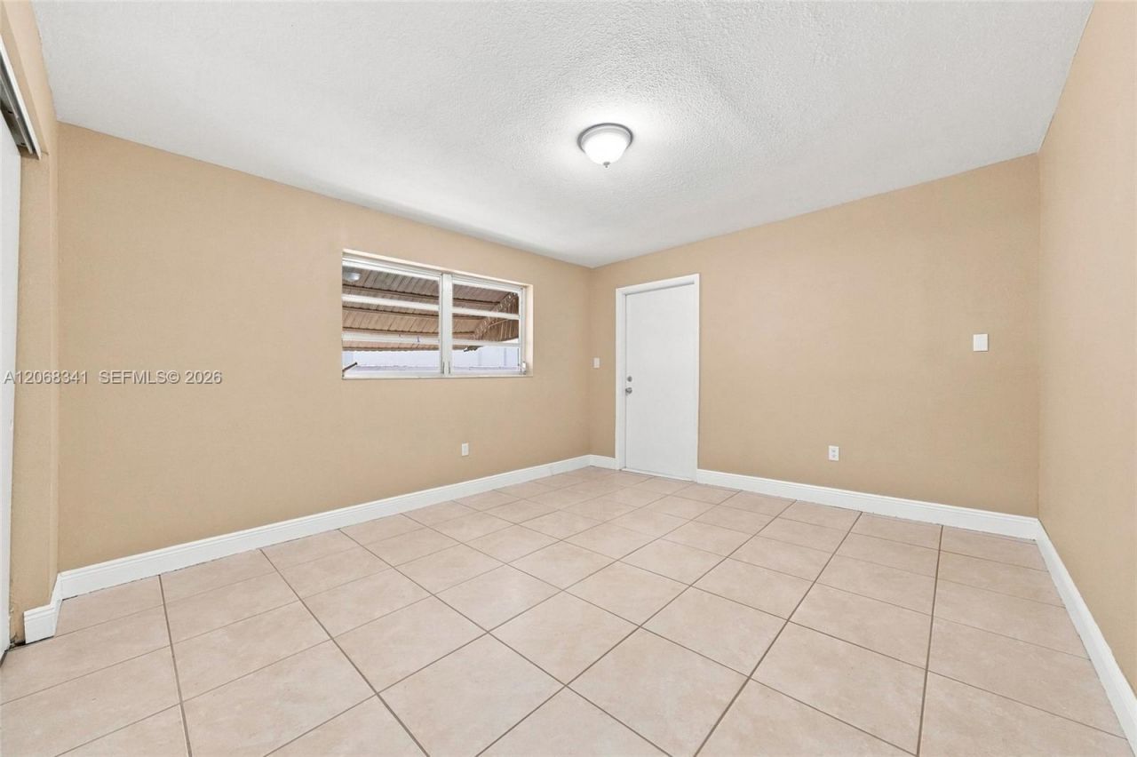 3180 W 3rd Ave, Hialeah, FL 33012 Photo