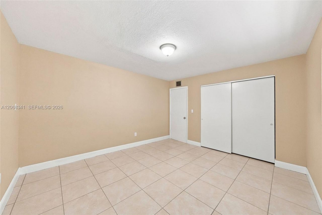 3180 W 3rd Ave, Hialeah, FL 33012 Photo