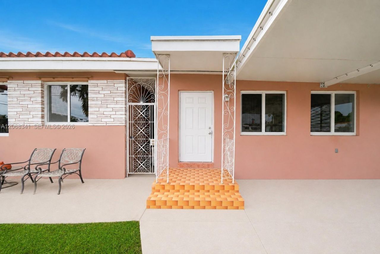 3180 W 3rd Ave, Hialeah, FL 33012 Photo
