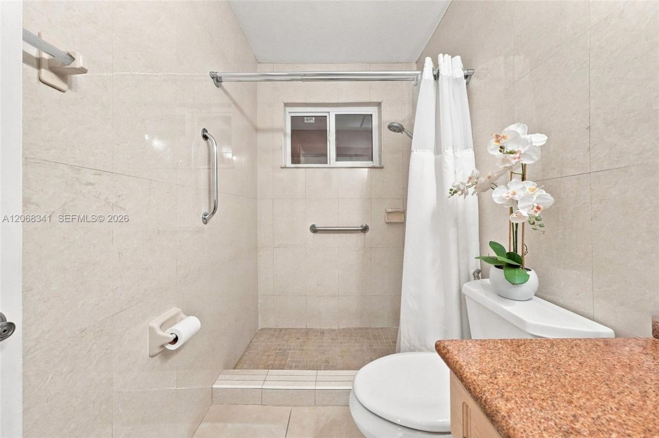 3180 W 3rd Ave, Hialeah, FL 33012 Photo