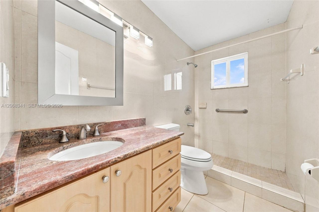 3180 W 3rd Ave, Hialeah, FL 33012 Photo