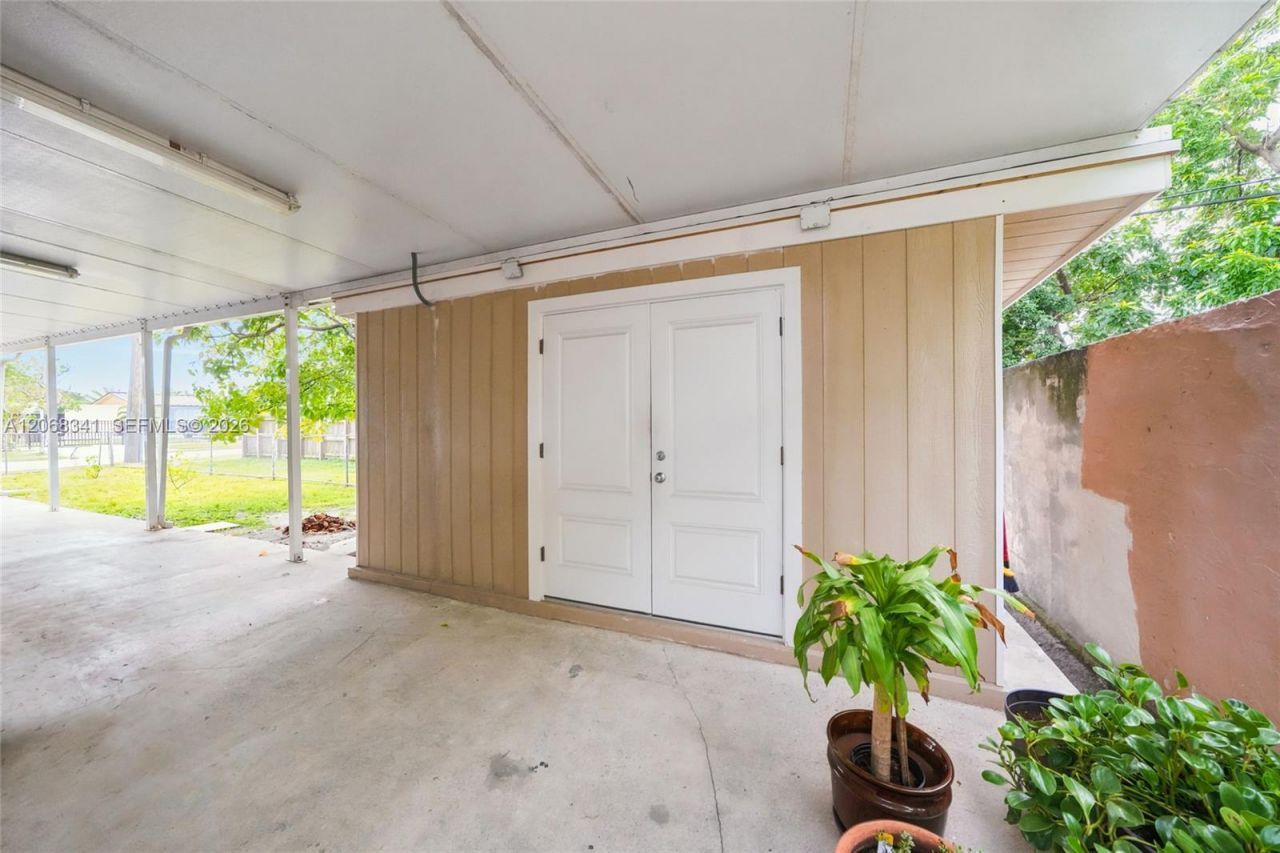 3180 W 3rd Ave, Hialeah, FL 33012 Photo