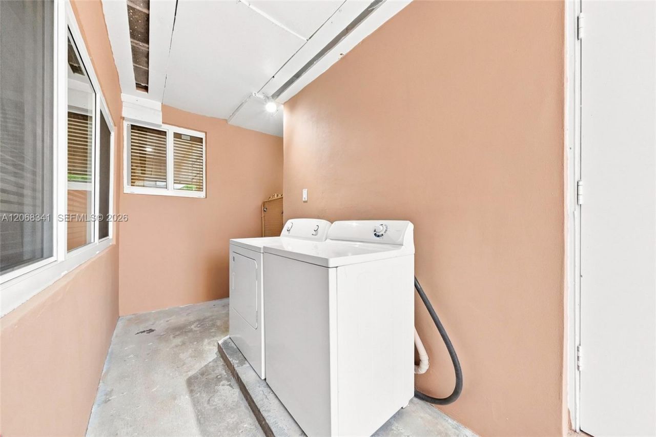 3180 W 3rd Ave, Hialeah, FL 33012 Photo