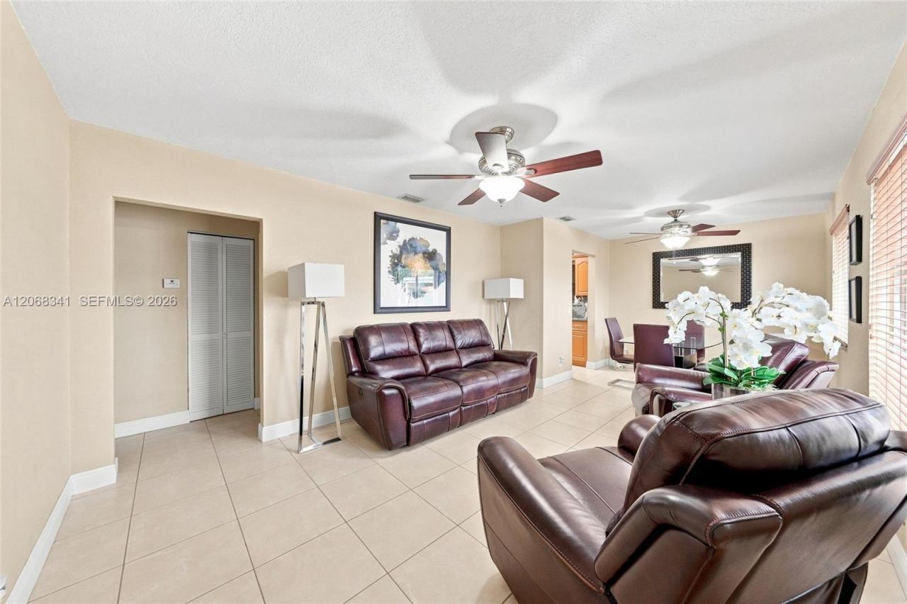 3180 W 3rd Ave, Hialeah, FL 33012 Photo