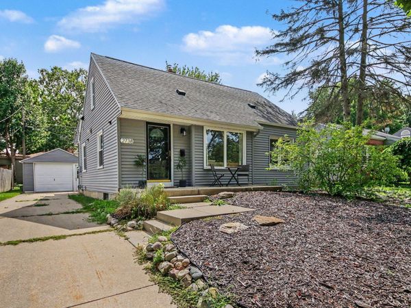 2738 Richards Drive SE, East Grand Rapids, MI 49506